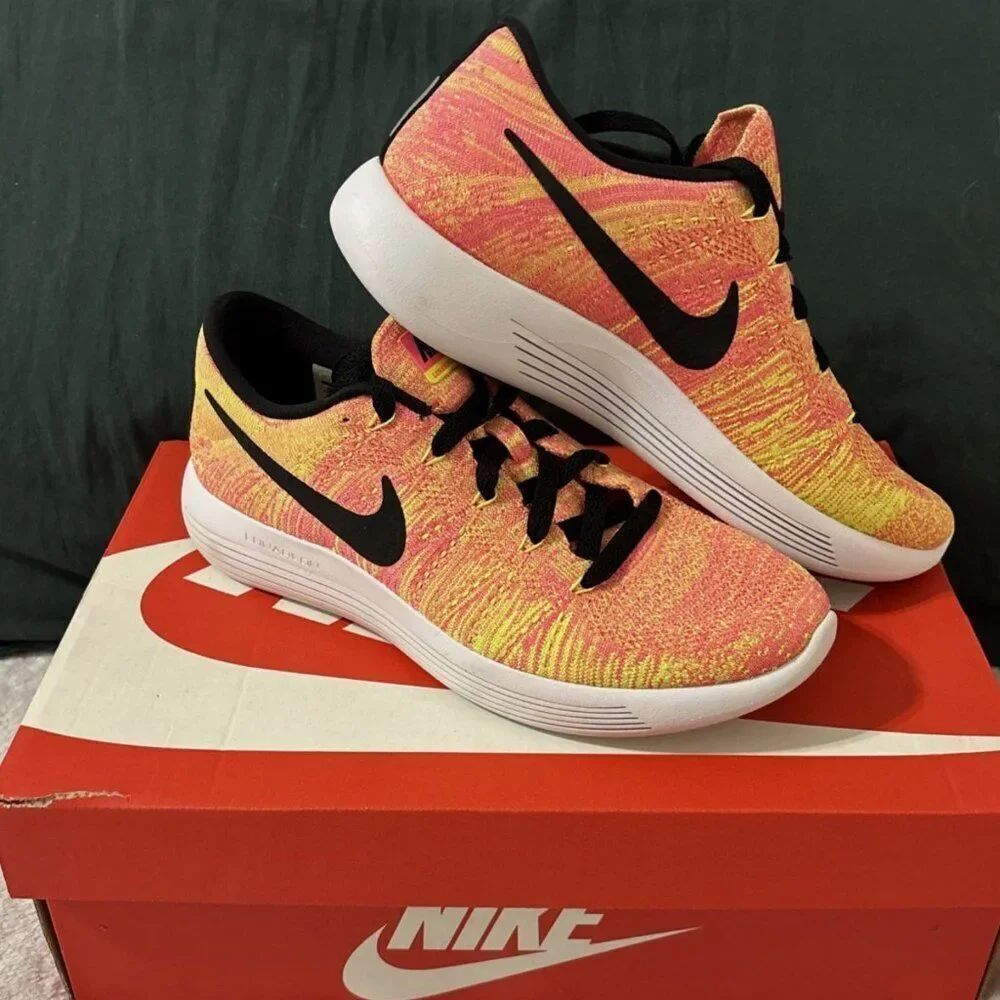 NEW Nike Flyknit Olympic OC LunarEpic Lunar Epic Volt Pink Womens 8.5 US 40 EUR